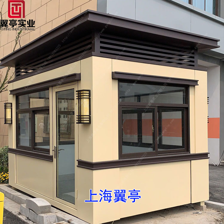 而氟碳漆的表面更加的光滑靓丽
